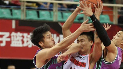 CBA：廣東半場(chǎng)過后領(lǐng)先優(yōu)勢(shì)達(dá)30分最終大勝山東 半決賽占得先機(jī)